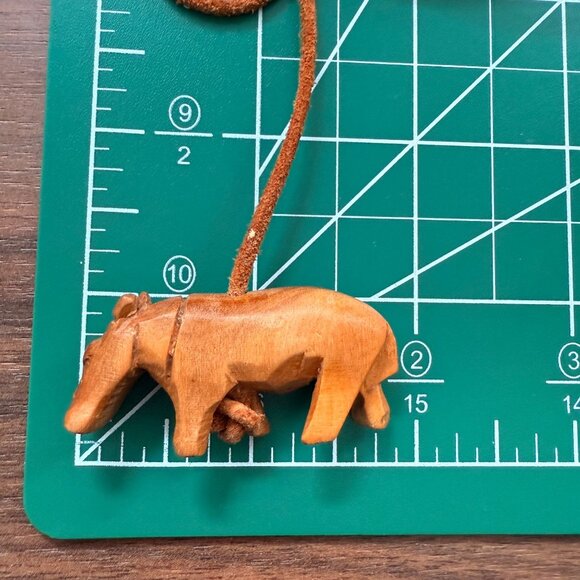 Hand-Carved Wooden Safari Animal Necklace With Leather Cord and Beads 21" Long - Picture 13 of 16